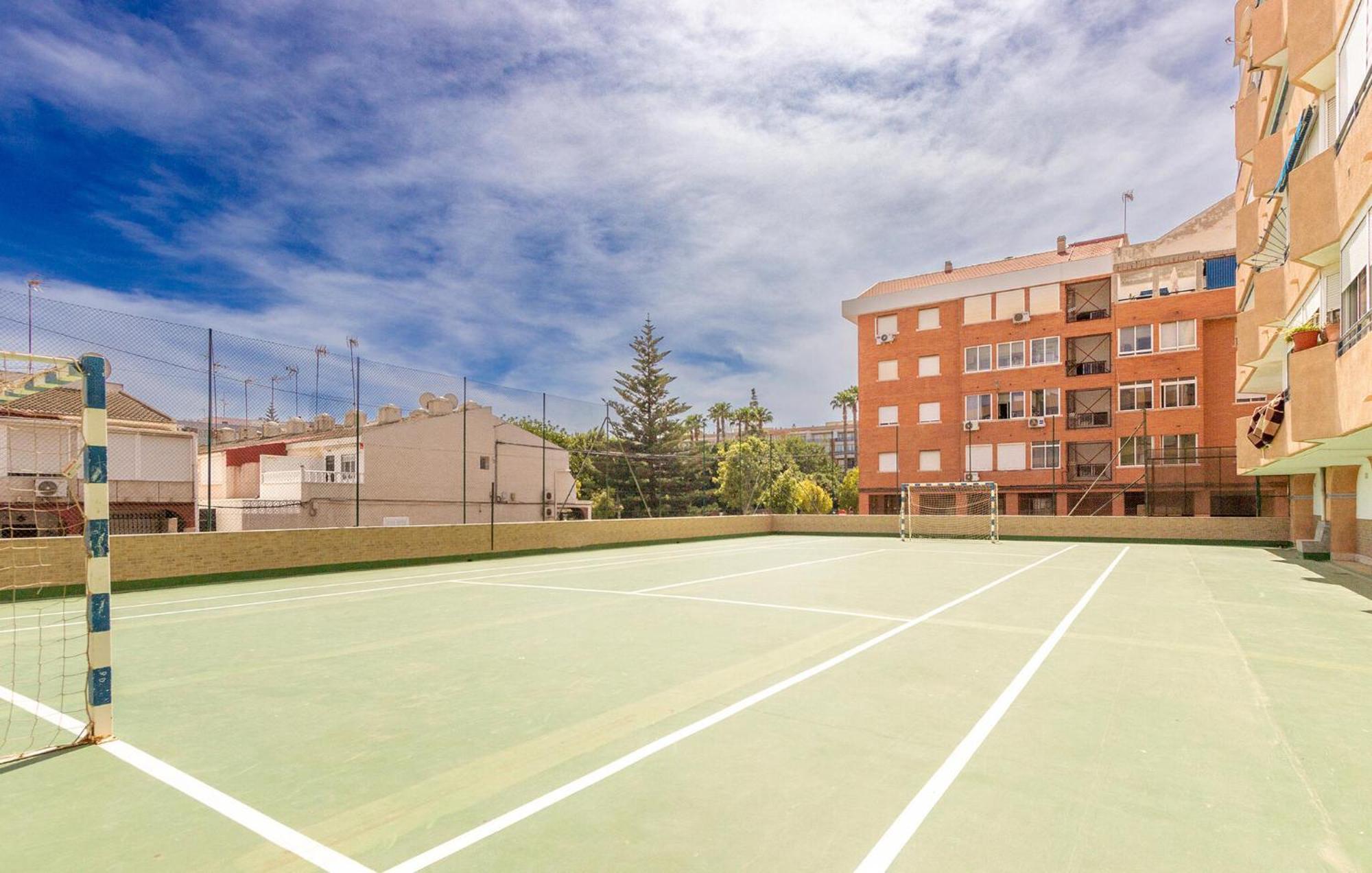 Nice Apartment In Torrevieja With Kitchen Exterior foto