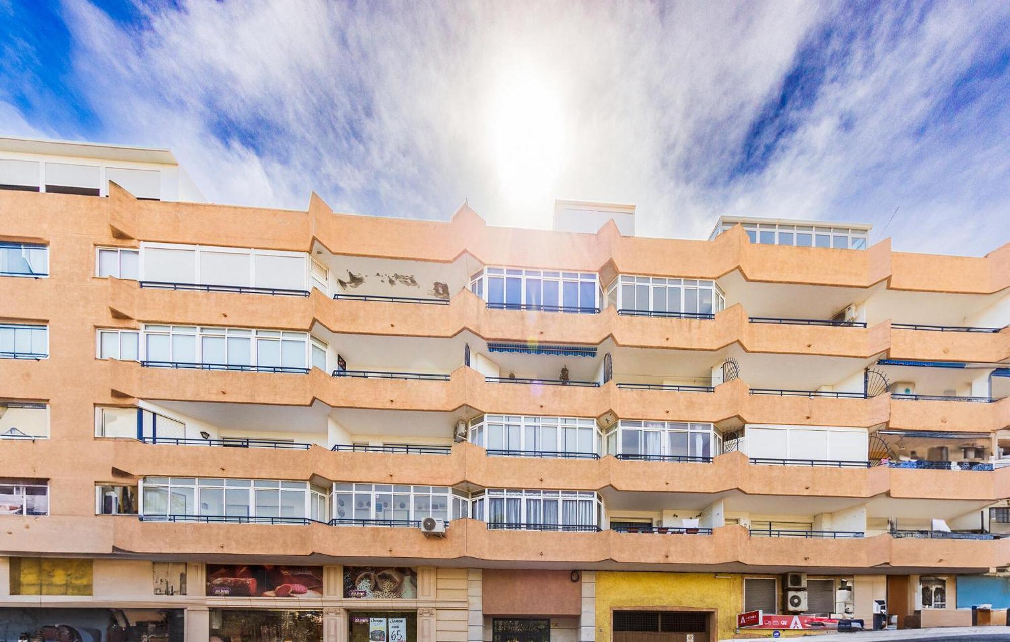Nice Apartment In Torrevieja With Kitchen Exterior foto