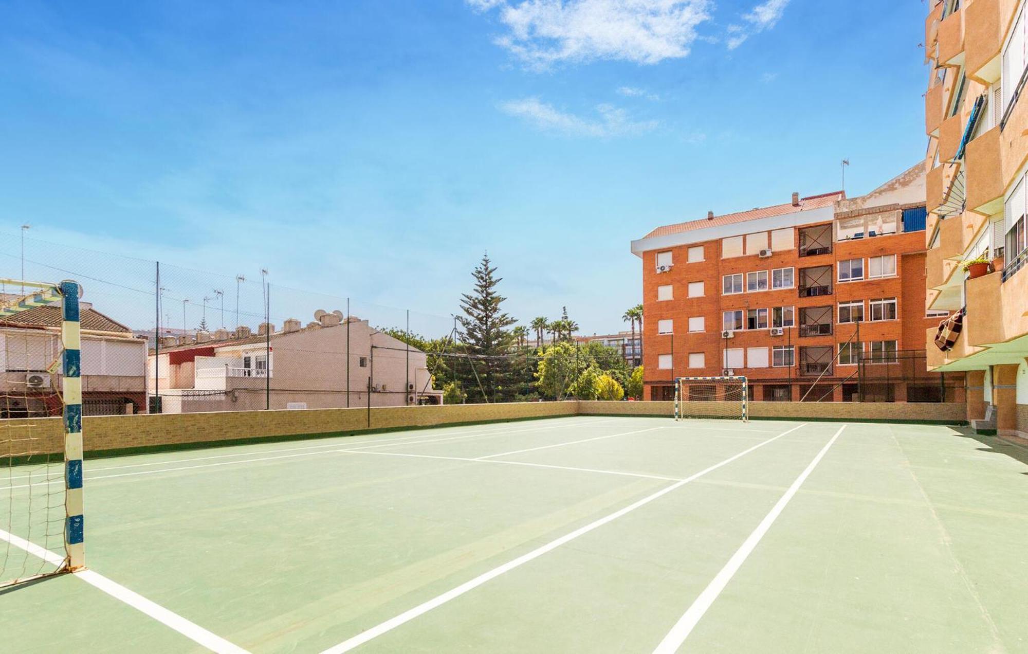 Nice Apartment In Torrevieja With Kitchen Exterior foto