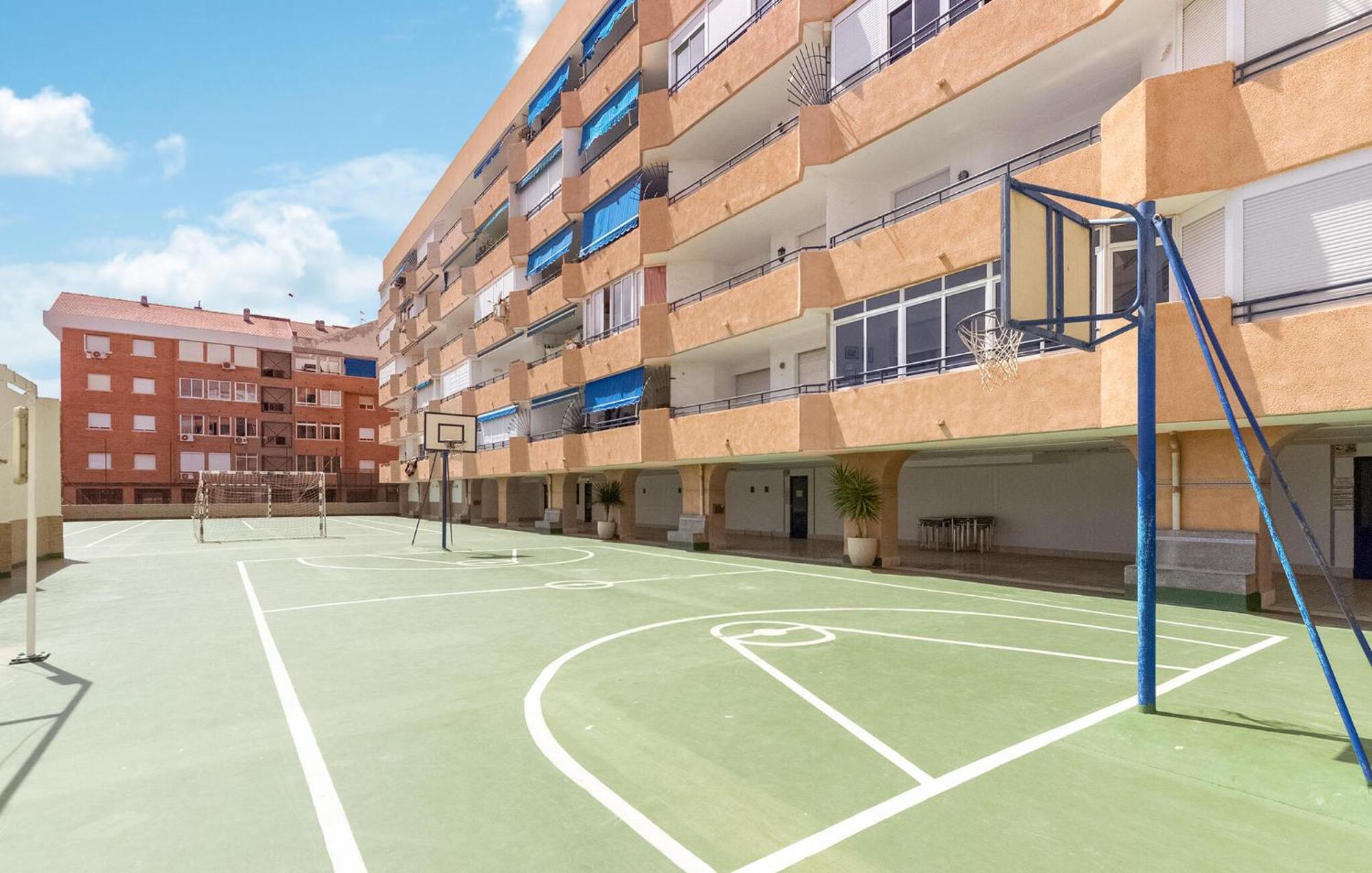 Nice Apartment In Torrevieja With Kitchen Exterior foto